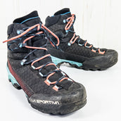 【Women's 25.5cm ブラック系】 La Sportiva ( ラ・スポルティバ ) エクイリビウム ST ゴアテックス ウーマン AEQUILIBRIUM ST GTX WOMAN ブラック×ハイビスカス / K00P02 フットウェア トレッキングブーツ z0005