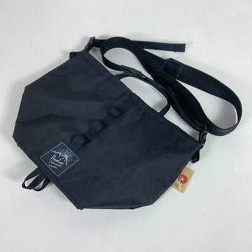 【OneSize ブラック系】 Rawlow Mountain Works ( ロウロウマウンテンワークス ) タビチビ トート エックスパック Tabitibi Tote X-Pac ナイロン バッグ ストレージ サコッシュポーチ X-Pac ( エックスパック