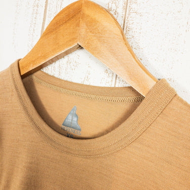 【Unisex XS ベージュ系】 Hereness（ヒアネス） ドライ ウール ティーシャツ Dry Wool T-Shirt ウール ウェア トップス インナー シャツ ショートスリーブTシャツ クルーネック ウール z00051454 ウール ショートスリーブT - 【公式】2ndGEAR（セカンドギア）Webショップ【登山用品・アウトドア用品専門 買取販売店】