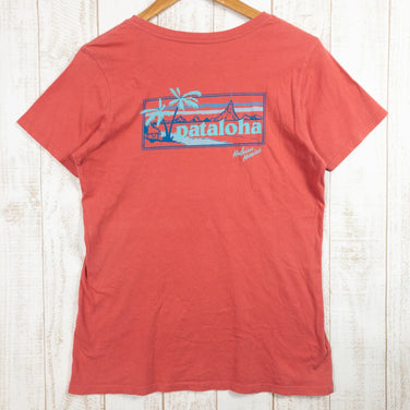 【Women's S レッド系】 2016 Patagonia ( パタゴニア ) パタロハ サイン Tシャツ Pataloha Sign T-Shirt SUMR オーガニックコットン ウェア トップス インナー シャツ ショートスリーブTシャツ クルーネック 化繊 - 【公式】2ndGEAR（セカンドギア）Webショップ【登山用品・アウトドア用品専門 買取販売店】