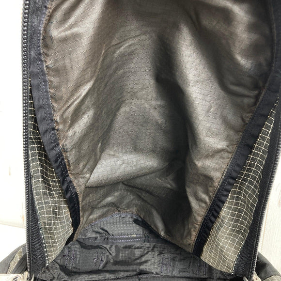 【OneSize ブラック系】 1997 Gregory ( グレゴリー ) クラシック デイパック 26L Classic Daypack 26L Spectra Nylon 銀タグ 旧タグ 入手困難 ナイロン バッグ ストレージ バックパック 容量【30L～54