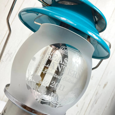 【OneSize ブルー系】 Coleman ( コールマン ) ◆シーズンズ ランタン 2011 Seasons Lantern 2011 ガソリンランタン アメリカ製 コールマン2011年限定ランタン 2000006601 ランタン ライティングギア - 【公式】2ndGEAR（セカンドギア）Webショップ【登山用品・アウトドア用品専門 買取販売店】
