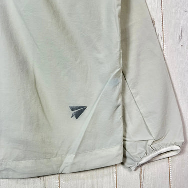 男女通用中号象牙色 Paper Sky Wear Wind Shell 连帽衫，ECRU 尼龙，软壳夹克，外套，z00053704，ECRU