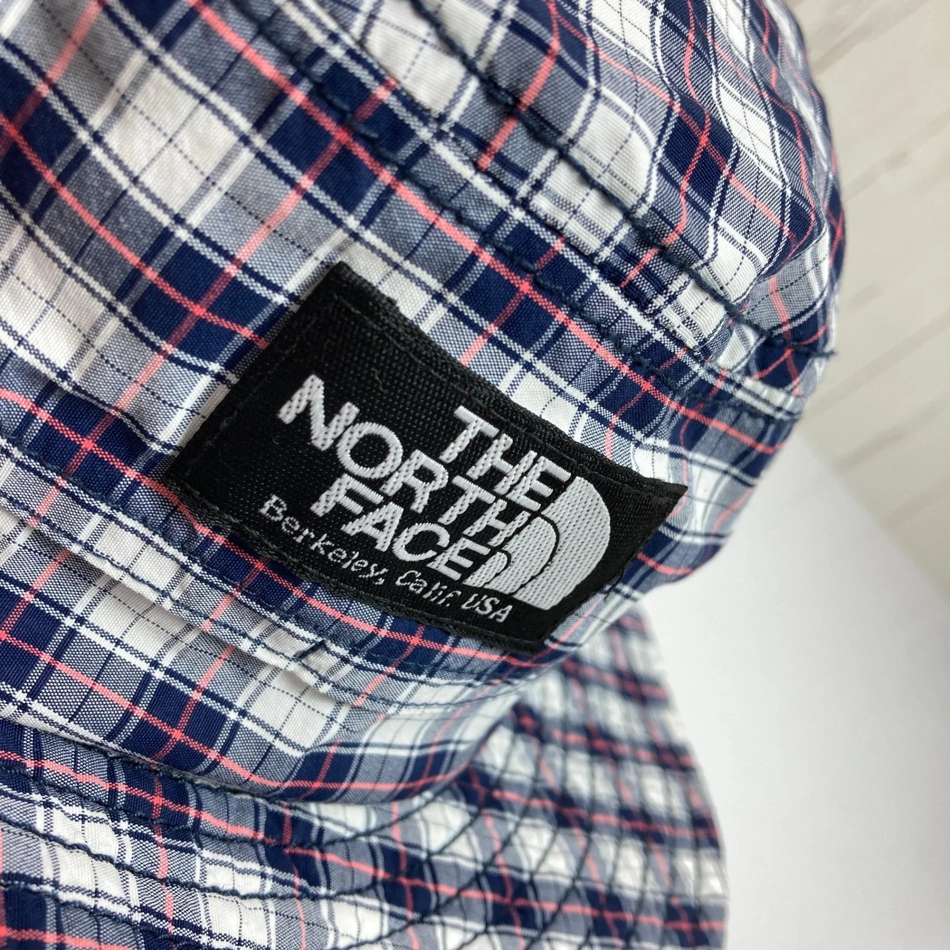 【OneSize ネイビー系】 The North Face ( ザ・ノースフェイス ) ネックゲイターシェード チェックハット ウェア ウェア小物 ヘッドウェア ハット z00052351 ハット ヘッドウェア ウェア小物 ウェア - 【公式】2ndGEAR（セカンドギア）Webショップ【登山用品・アウトドア用品専門 買取販売店】