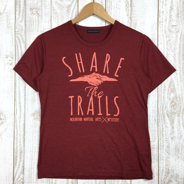 【Unisex XS レッド系】 Mountain Martial Arts | Mma ( マウンテンマーシャルアーツ ) シェア・ザ・トレイルズ Tシャツ Share The Trails Tee Unisex 化繊 ショートスリーブTシャツ クルーネック イン - 【公式】2ndGEAR（セカンドギア）Webショップ【登山用品・アウトドア用品専門 買取販売店】