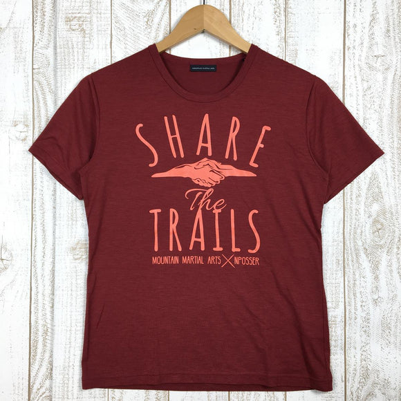【Unisex XS レッド系】 Mountain Martial Arts | Mma ( マウンテンマーシャルアーツ ) シェア・ザ・トレイルズ Tシャツ Share The Trails Tee Unisex 化繊 ショートスリーブTシャツ クルーネック イン - 【公式】2ndGEAR（セカンドギア）Webショップ【登山用品・アウトドア用品専門 買取販売店】