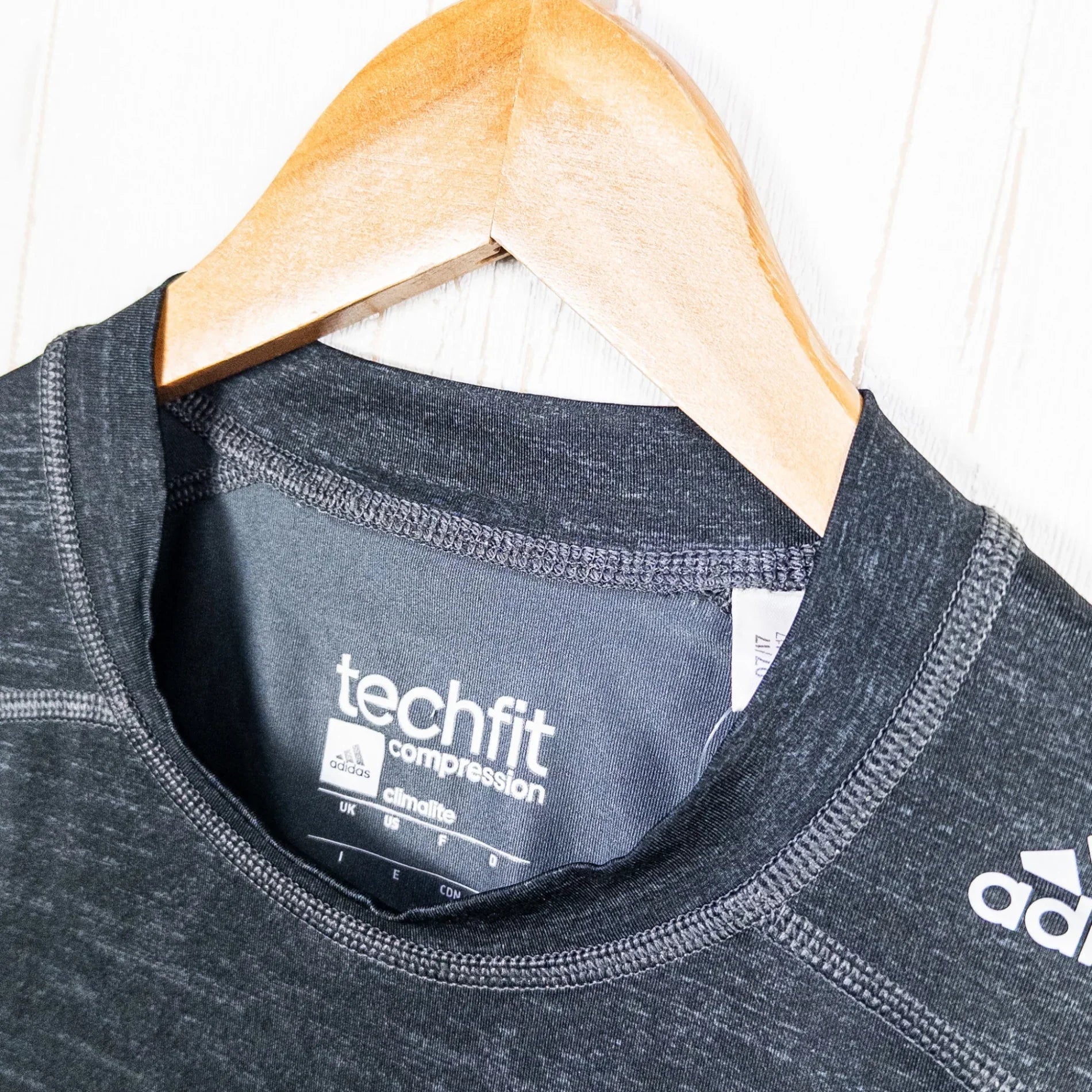 【Men's O グレー系】 Adidas ( アディダス ) テックフィット ベース ロングスリーブ Techfit Base Long Sleeve ポリエステル ウェア トップス インナー シャツ ロングスリーブTシャツ クルーネック 化繊 z0005225 - 【公式】2ndGEAR（セカンドギア）Webショップ【登山用品・アウトドア用品専門 買取販売店】