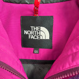 The North Face Scoop Jacket, size 120, purple, kids' size. This nylon hardshell jacket is a perfect outerwear top. Product code: z00054219.
