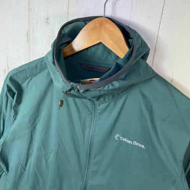 Teton Bros Men's Wind River Hoody, Size M, Green. Nylon outerwear jacket with windshell construction. Product code: z00054408.