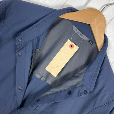 男款 Teton Bros Journey 衬衫，L 码，海军蓝。这款短袖合成尼龙衬衫非常适合用作内衣或上衣。产品编号：z00053739。