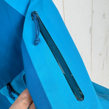 【Women's XS ブルー系】 Arcteryx ( アークテリクス ) スティングレイ ジャケット Stingray Jacket Cyan Blue ナイロン ウェア トップス アウター ジャケット レインシェル GORE-TEX ( ゴアテックス ) z000