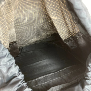 均码，黑色 Arcteryx Snoyo 2000（已停产，难觅踪影）。加拿大制造。收纳背包。容量：30升-54升。产品编号：z00052922。