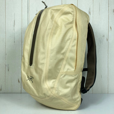 [One Size, Beige] Arc'teryx Astri 19, Discontinued Model, Hard to Find, Nylon Bag, Storage Backpack, Daypack, Capacity [~29L] z00056263 Daypack, Capacity [~29L], Backpack