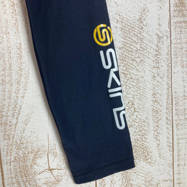 【Men's S ブラック系】 Skins ( スキンズ ) コンプレッションアンダーシャツ ナイロン ウェア トップス インナー シャツ ロングスリーブTシャツ クルーネック 化繊 z00051874 化繊 ロングスリーブTシャツ クルーネック インナー シャツ - 【公式】2ndGEAR（セカンドギア）Webショップ【登山用品・アウトドア用品専門 買取販売店】
