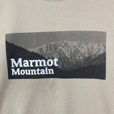 【Men's M ベージュ系】 Marmot ( マーモット ) マウンテン フォト ハーフスリーブ ティー Mountain Photo Half Sleeve Tee ポリエステル ウェア トップス インナー シャツ ショートスリーブTシャツ クルーネック 化繊