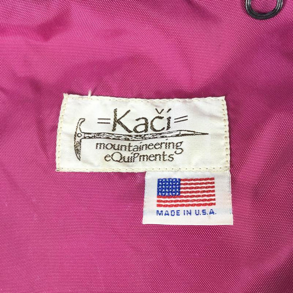 【OneSize パープル系】 カチ マウンテニアリング イクイップメント Kaci Mountaineering Equipments デイパック Daypack アメリカ製 デイパック 容量【～29L】 バックパック バッグ ストレージ - 【公式】2ndGEAR（セカンドギア）Webショップ【登山用品・アウトドア用品専門 買取販売店】