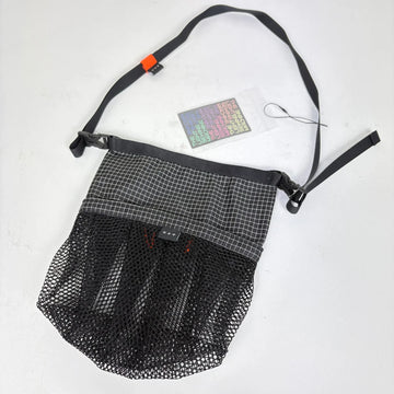 【OneSize ブラック系】 Light Sewing Machine ( ライトソーイングマシン ) ザ フューチャー The Future  ブラック（ブラックストラップ） z00057429 ブラック（ブラックストラップ） サコッシュポーチ バッグ ストレー