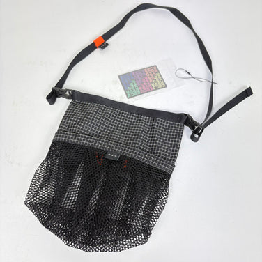 【OneSize ブラック系】 Light Sewing Machine ( ライトソーイングマシン ) ザ フューチャー The Future  ブラック（ブラックストラップ） z00057429 ブラック（ブラックストラップ） サコッシュポーチ バッグ ストレー