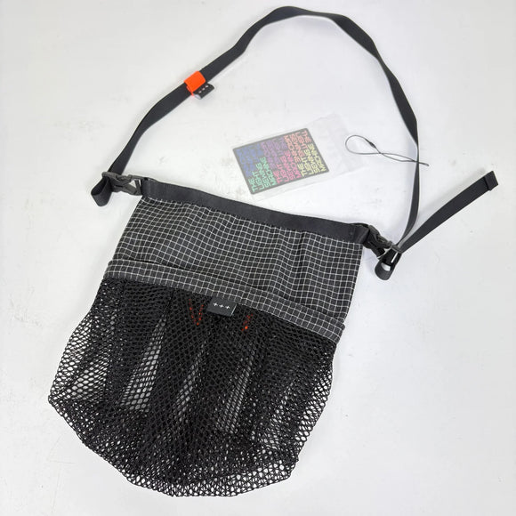 【OneSize ブラック系】 Light Sewing Machine ( ライトソーイングマシン ) ザ フューチャー The Future  ブラック（ブラックストラップ） z00057429 ブラック（ブラックストラップ） サコッシュポーチ バッグ ストレー