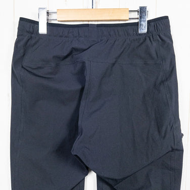 Arcteryx Gamma 男款慢跑裤，30码，黑色。这款尼龙软壳裤非常适合日常穿着。产品编号：z00053084。