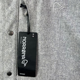 Norrona Tamok 男女通用中灰色羊毛纯色衬衫 2313 Drizzle Melange。难得一见的羊毛上衣、内衣、长袖衬衫。