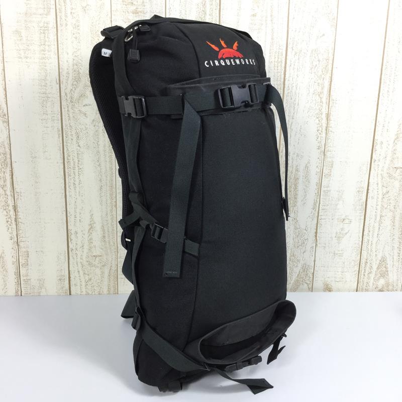 [M Black] Cirque Works Descent Backpack Daypack Discontinued Model Hard to Find Daypack Capacity [up to 29L] Backpack Bag Storage