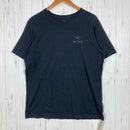 【Men's L ブラック系】 Arcteryx ( アークテリクス ) エンブレム Tシャツ SS Emblem T-Shirt SS Men's 入手困難 オーガニックコットン コットン ウェア トップス インナー シャツ ショートスリーブTシャツ クルーネック-1