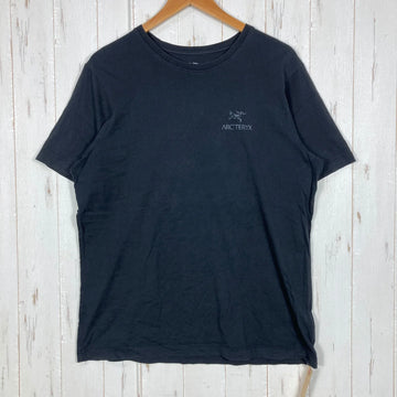 【Men's L ブラック系】 Arcteryx ( アークテリクス ) エンブレム Tシャツ SS Emblem T-Shirt SS Men's 入手困難 オーガニックコットン コットン ウェア トップス インナー シャツ ショートスリーブTシャツ クルーネック