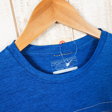 【Men's S ブルー系】 Patagonia ( パタゴニア ) キャプリーン クール デイリー グラフィック シャツ ポリエステル International Men's 化繊 ショートスリーブTシャツ クルーネック インナー シャツ トップス ウェア - 【公式】2ndGEAR（セカンドギア）Webショップ【登山用品・アウトドア用品専門 買取販売店】