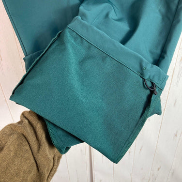 The North Face Verb Pant, Women's Size L, Green. This nylon softshell long pants are perfect for bottoms. Product code: z00054127.