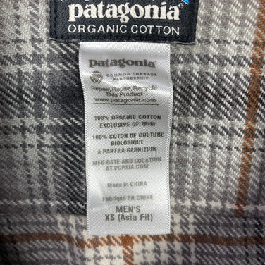 【Men's XS グレー系】 2013 Patagonia ( パタゴニア ) ロングスリーブ フィヨルドフランネルシャツ アジアンフィット Long-Sleeved Fjord Flannel Shirt - Asia Fit DWN 生産終了モデル 入手困難