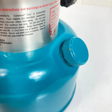 【OneSize ブルー系】 Coleman ( コールマン ) ◆シーズンズ ランタン 2011 Seasons Lantern 2011 ガソリンランタン アメリカ製 コールマン2011年限定ランタン 2000006601 ランタン ライティングギア - 【公式】2ndGEAR（セカンドギア）Webショップ【登山用品・アウトドア用品専門 買取販売店】