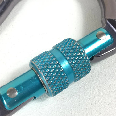 【OneSize ブルー系】 Omega Pacific ( オメガ パシフィック ) ツイストロックカラビナ メーカー消滅 入手困難 ロッククライミングギア - 【公式】2ndGEAR（セカンドギア）Webショップ【登山用品・アウトドア用品専門 買取販売店】