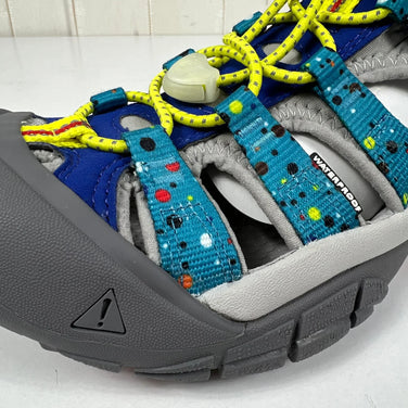 【Women's 25.0cm ブルー系】 Keen ( キーン ) NEW PORT RETRO × FUJI ROCK FESTIVAL 2023（フジロック）コラボモデル サンダル 1028139 MULTI/SURH THE WEB z00055295 MULTI/SU