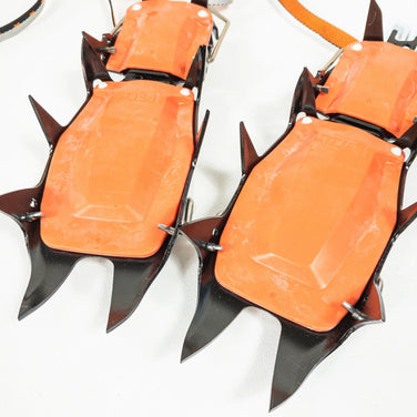 【OneSize ホワイト系】 Petzl ( ペツル ) バザック レバーロック ユニバーサル 12本爪ワンタッチ / セミワンタッチアイゼン スチール ウィンターギア クランポン アイゼン z00050501 クランポン アイゼン ウィンターギア - 【公式】2ndGEAR（セカンドギア）Webショップ【登山用品・アウトドア用品専門 買取販売店】