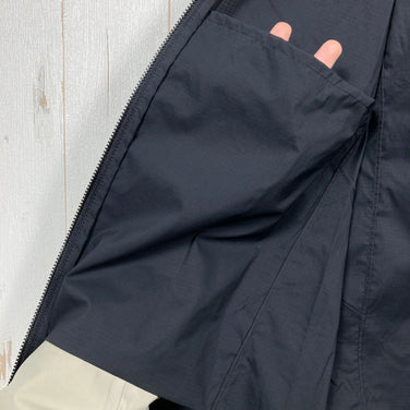 Arcteryx 男士 Squamish 夹克，L 码，黑色。尼龙防风外套上衣（z00054008）。