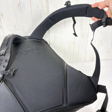 【OneSize ブラック系】 Arcteryx ( アークテリクス ) アロー 22 バックパック Arro 22 Backpack ナイロン バッグ ストレージ バックパック デイパック 容量【～29L】 z00054945  デイパック 容量【～29L】 バッ