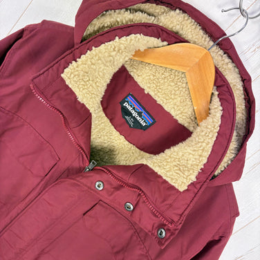 【Men's L レッド系】 2022 Patagonia ( パタゴニア ) イスマス パーカ Isthmus Parka SEQR (Sequoia Red) 化繊中綿 フリース裏地 耐久撥水 ナイロン ウェア トップス アウター ジャケット  z000614