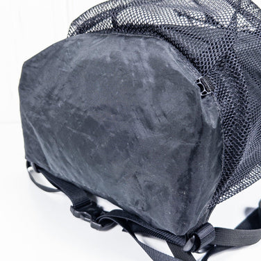 均码黑色 Zimmer Built Pika Pack，一款难得一见的尼龙储物背包，容量为 30L-54L。ECO PAK (z00053459)。