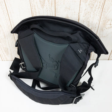 【OneSize ブラック系】 Arcteryx ( アークテリクス ) ミストラル 8 Mistral 8 ショルダーバッグ メッセンジャーバッグ クーリエバッグ ロールトップ 生産終了モデル 入手困難 6779 ショルダーバッグ バッグ ストレージ - 【公式】2ndGEAR（セカンドギア）Webショップ【登山用品・アウトドア用品専門 買取販売店】