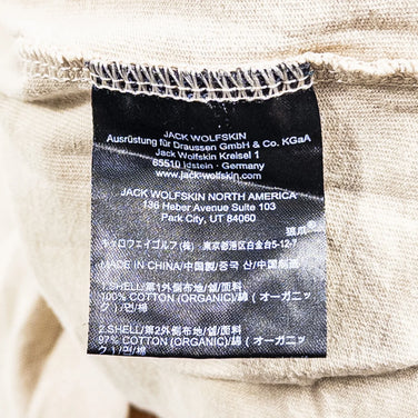 【Men's M ベージュ系】 Jackwolfskin ( ジャックウルフスキン ) ジェーピー ウォウ ピーク ウルフ ティー JP WHW PEAK WOLF T オーガニックコットン ウェア トップス インナー シャツ ショートスリーブTシャツ クルーネック - 【公式】2ndGEAR（セカンドギア）Webショップ【登山用品・アウトドア用品専門 買取販売店】