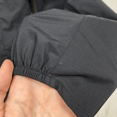 Arcteryx 男士 Squamish 夹克，L 码，黑色。尼龙防风外套上衣（z00054008）。