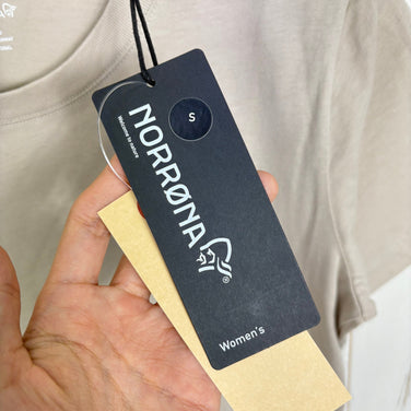 【Women's S ホワイト系】 Norrona ( ノローナ ) /29コットンアクティビティエンブロイダリーTシャツ ウィメンズ /29 Cotton Activity Embroidery T-Shirt W's 3414-23 9001 Pure Cashme