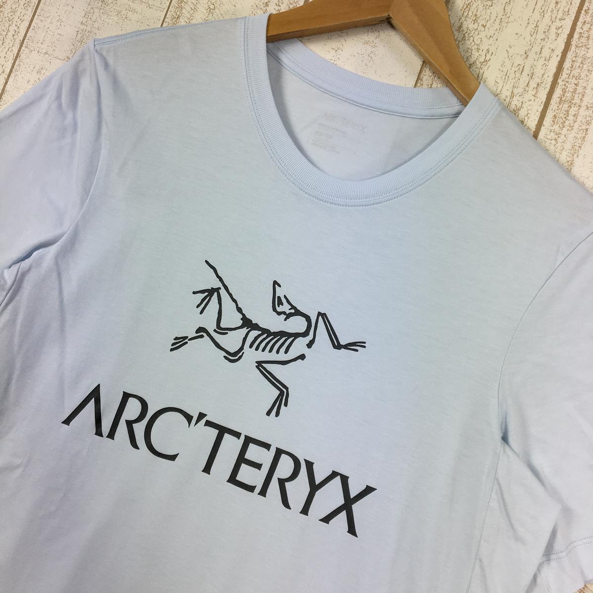 【Men's XS ブルー系】 Arcteryx ( アークテリクス ) アークワード ロゴ ショートスリーブ Arc'Word Logo Ss Tシャツ X000007991 International Men's 020814 Daybreak コットン ショー