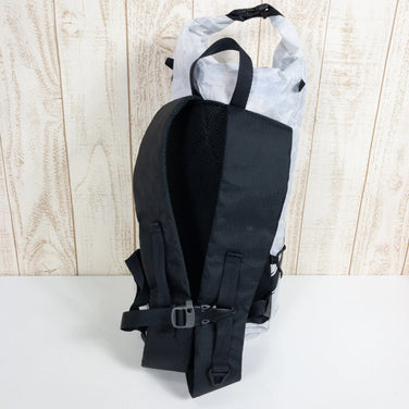 【Unisex OneSize ホワイト系】 Atelier Blue Bottle ( アトリエブルーボトル ) Pac-01 DCF 12L バッグ ストレージ バックパック デイパック 容量【～29L】 DCF ( ダイニーマ・コンポジット・ファブリック / キューベンファ - 【公式】2ndGEAR（セカンドギア）Webショップ【登山用品・アウトドア用品専門 買取販売店】