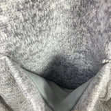 Sanseisha 男士中灰色 Caravan 针织抓绒背心。这款涤纶抓绒背心是任何造型的完美搭配。产品代码：z00054614。