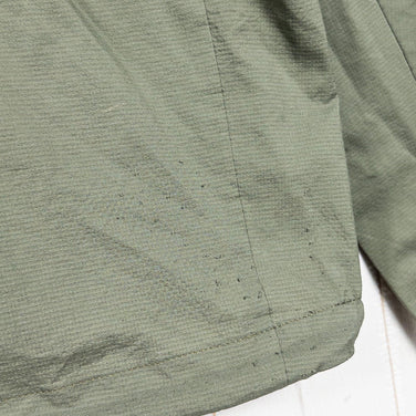 The North Face 燕尾服连帽衫，男款中号，绿色。尼龙防风夹克/外套 (z00053309)。