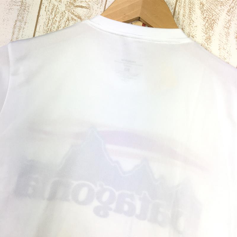 【Men's XS ホワイト系】 Patagonia ( パタゴニア ) キャプリーン1 シルクウェイト グラフィック Tシャツ 45320 International Men's WHT White 化繊 ショートスリーブTシャツ クルーネック インナー シャツ ト