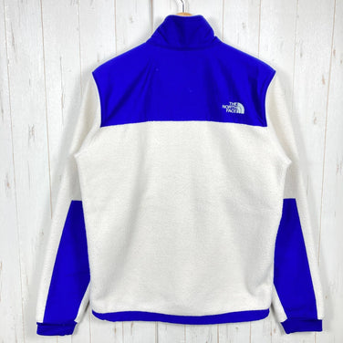 The North Face Denali 2 Jacket, Men's, Small, Blue. Discontinued and Hard to Find. Made to European and American standards. Polyester fleece outerwear. (z000539)