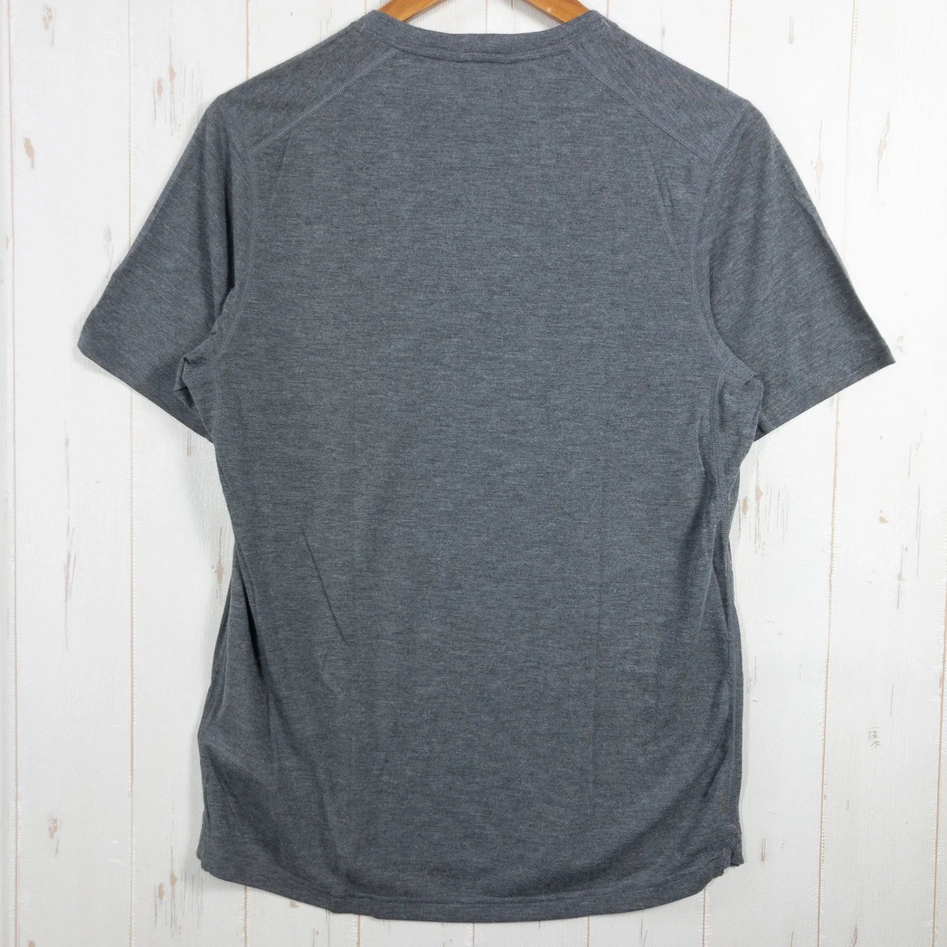 【Men's S グレー系】 2017 Patagonia ( パタゴニア ) ショートスリーブ ナイン トレイルズ シャツ S/S Nine Trails Shirt ポリエステル ウェア トップス インナー シャツ ショートスリーブTシャツ クルーネック 化繊 - 【公式】2ndGEAR（セカンドギア）Webショップ【登山用品・アウトドア用品専門 買取販売店】